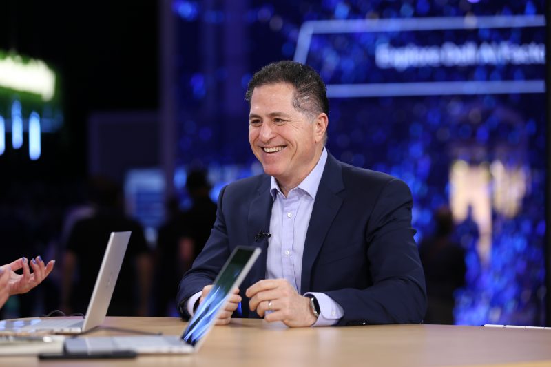 Key insights from #DellTechWorld from #theCUBE’s live analysis & exclusive coverage 💡 @DellTech's #AI strategy is transforming systems with advanced networking + storage, while edge computing grows as AI processing shifts to remote devices. 🔗 siliconangle.com/2024/05/29/ins…