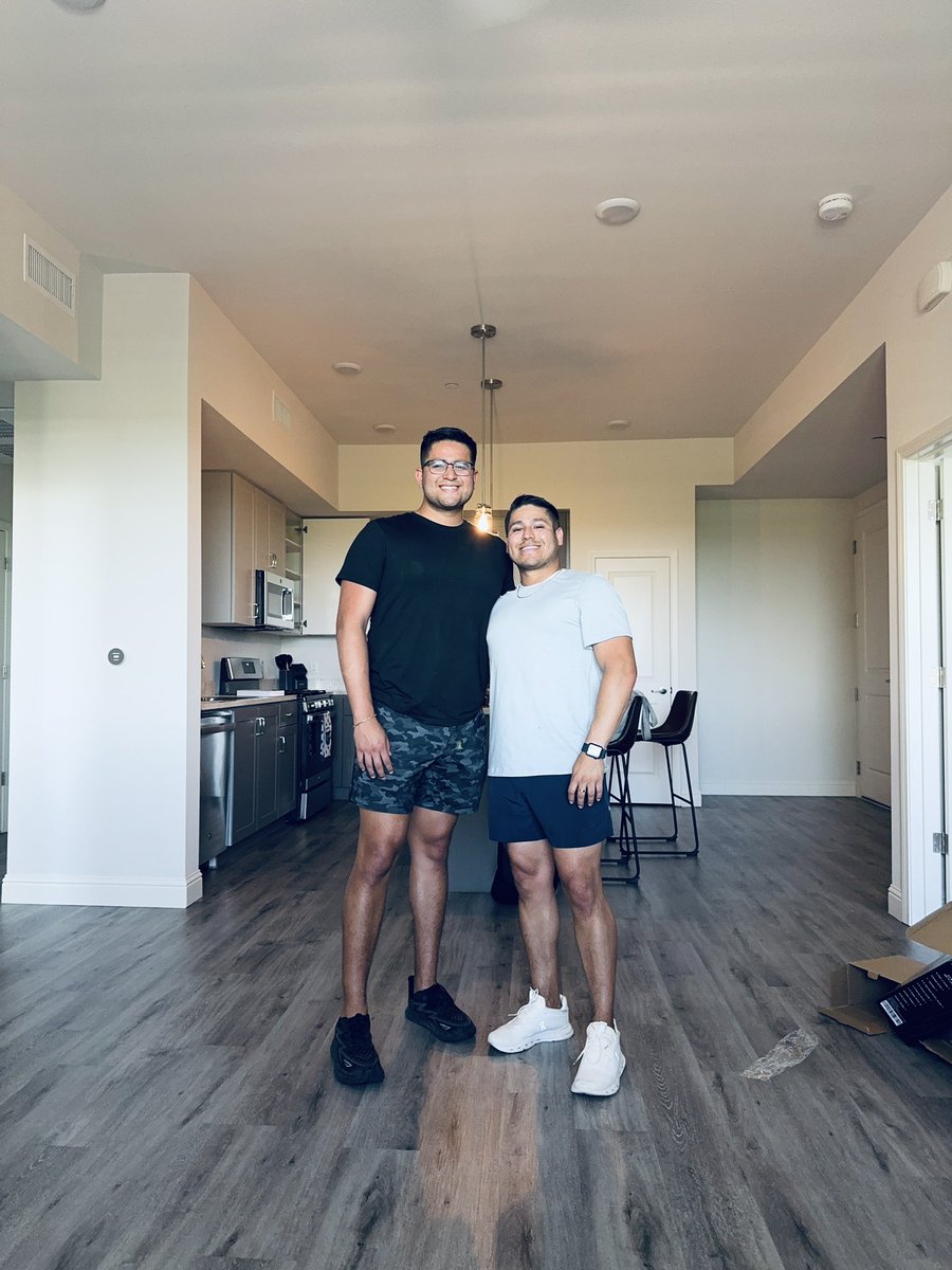 Felipehv1997's tweet photo. Move in day 🏠🔑
Excited for this next chapter in our lives✨♥️ https://t.co/2JFdqqPPvc
