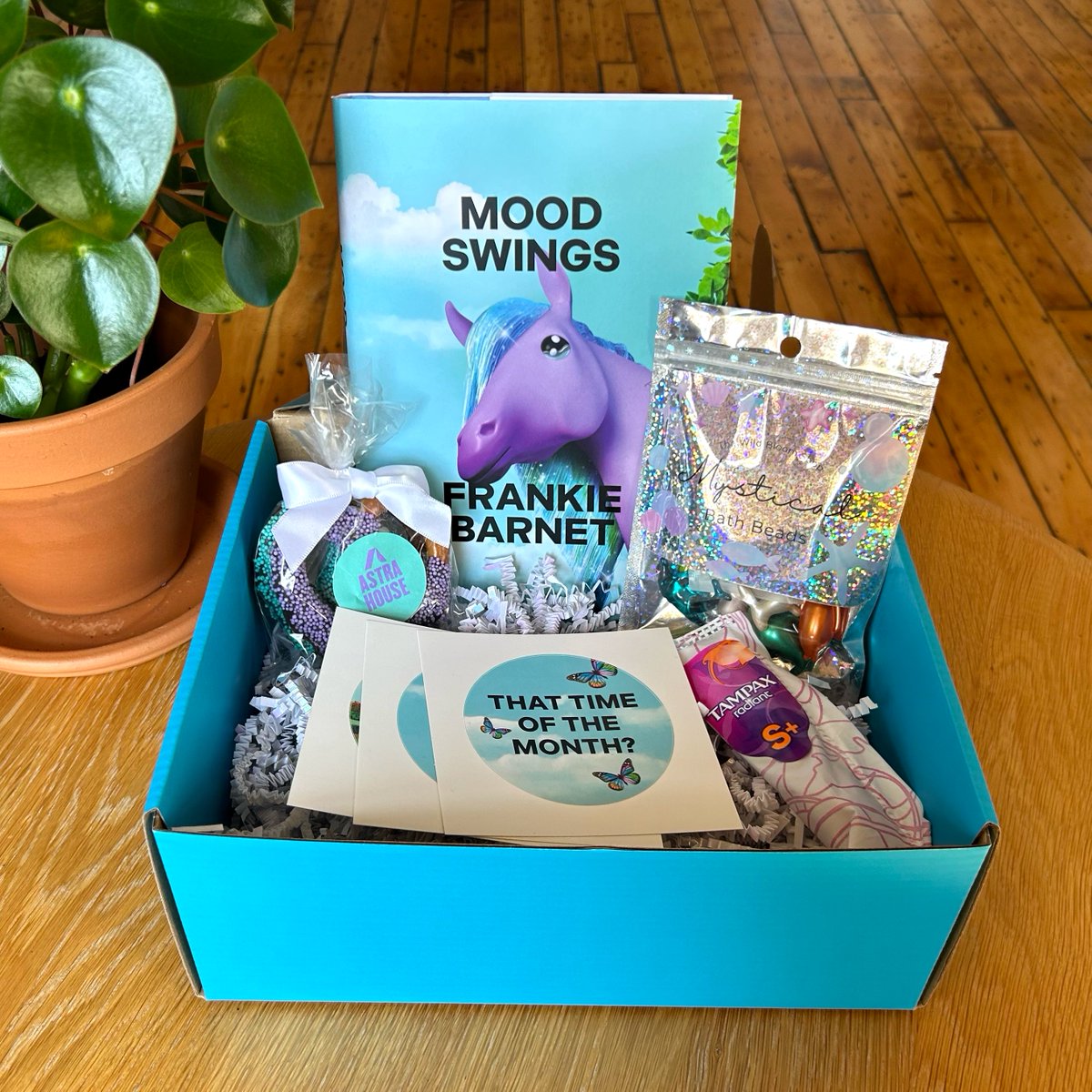 astrahousebooks's tweet photo. 🦄 GIVEAWAY ALERT 🦄 Is it that time of the month? Well, you’re in luck. Astra House is giving away MOOD SWINGS PMS Boxes to TWO lucky readers! Giveaway ends June 4! *U.S. entries only*
https://t.co/btYtdXD8Sn https://t.co/NFTN4TAUUd