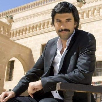 Mustafa BULUT ⭐ #EnginAkyürek 

Increíble su caracterización... personajes reservados para grandes actores.

NiceYirmiYıllara EnginAkyürek
@Artistanbul1