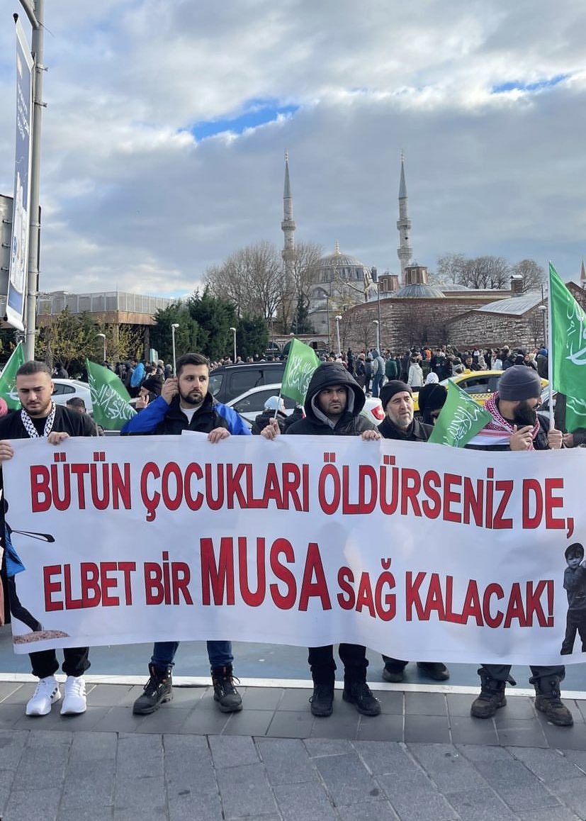 _BurakSezen's tweet photo. Gazze'ye ve #Palestine tüm kalbimizle destek için 🇹🇷🇵🇸

Haydi Şimdi 🇹🇷🇵🇸 👇
Yorum: #RafahOneFire
Alıntıla:#RafahOneFire https://t.co/fcxh7XTGDT