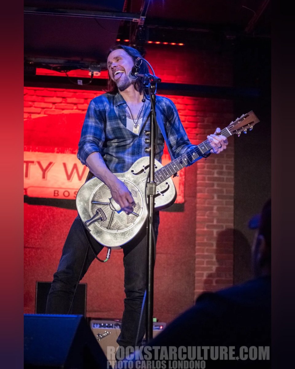 Pic of the day 💖 #MylesKennedy by © @LondonoPhoto for @RockstarCulture 😜 #yearofthetigertour #picoftheday