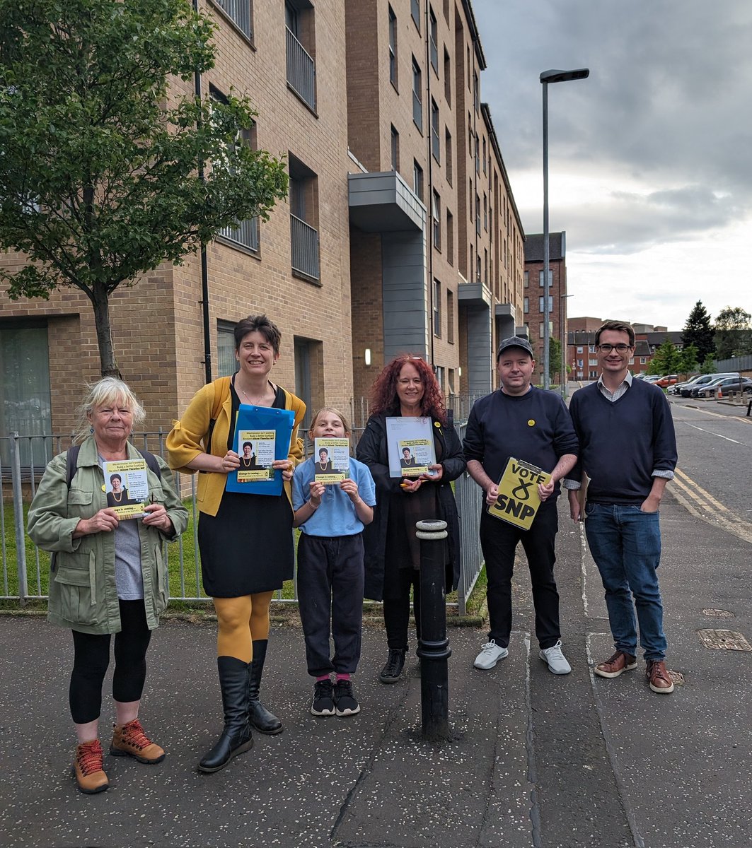 💛 A good @theSNP campaign session out in Anderston this evening! #ActiveSNP #VoteSNP #GE24