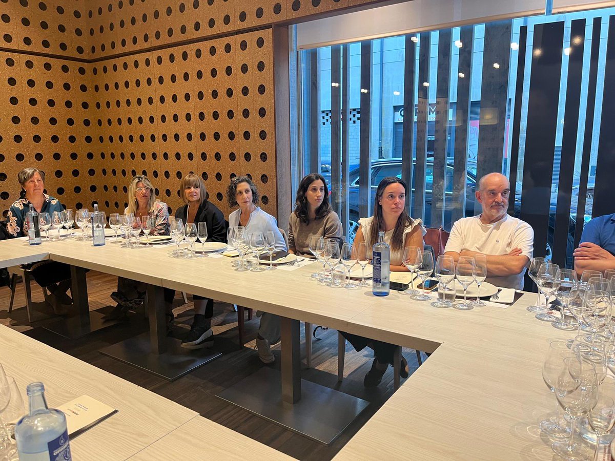 labodeguillascq's tweet photo. Nas D.D.O.O. Utiel Requena, Valencia e Cava elaboran viños a base de pinot noir (moi escasa en España), bobal, petit verdot, syrah e merlot. Estes viños son unha referencia na Comunidade Valenciana e en España. https://t.co/ld4ZOD8gEU