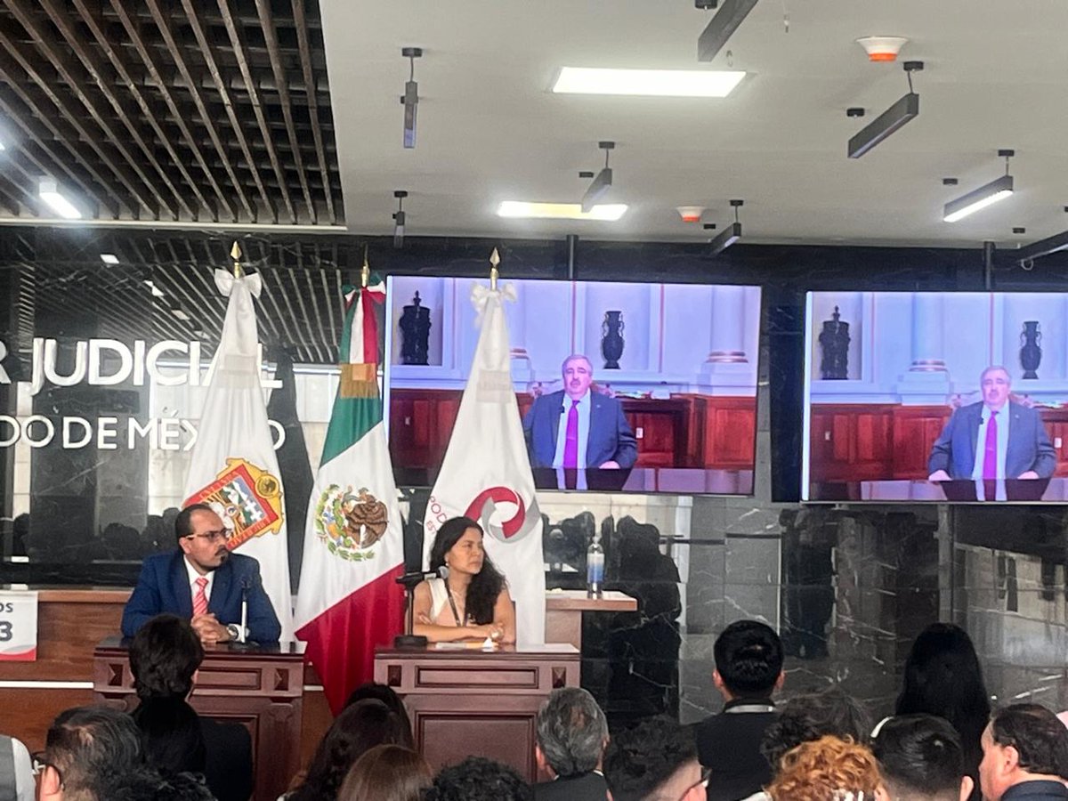 El Programa de Promoción de Cultura de la Denuncia a cargo de @pemjuspenal, Consejero de la Judicatura del #PJEdomex y Presidente del Comité de Ética y Prevención de Conflictos de Interés fue presentado en la Región Judicial de #Ecatepec. Luis Velasco Hernández, Director de