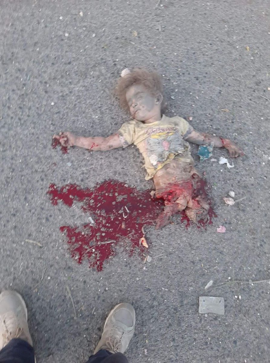 ⚡️[Graphic] #Israel bombs a little girl in #SYRIA Syrian Ministry of Defence: At 19:30 today, the #Israeli enemy launched an air attack from the direction of Lebanese territory, targeting a site in the central region and a residential building in the city of Baniyas in the