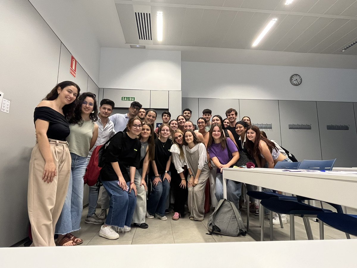 María Sánchez Ramos (@mariasancheztw) on Twitter photo Hoy he visitado al alumnado del Grado en Comunicación de <a href="/LoyolaAnd/">Universidad Loyola</a>. Me han presentado sus campañas para un hogar de mujeres supervivientes de la violencia de género.
Gracias a la Dra. Sara Rebollo Bueno <a href="/sarrebbue/">Sara Rebollo Bueno</a> por traer al aula iniciativas que construyen democracia. Hoy he visitado al alumnado del Grado en Comunicación de <a href="/LoyolaAnd/">Universidad Loyola</a>. Me han presentado sus campañas para un hogar de mujeres supervivientes de la violencia de género.
Gracias a la Dra. Sara Rebollo Bueno <a href="/sarrebbue/">Sara Rebollo Bueno</a> por traer al aula iniciativas que construyen democracia.
