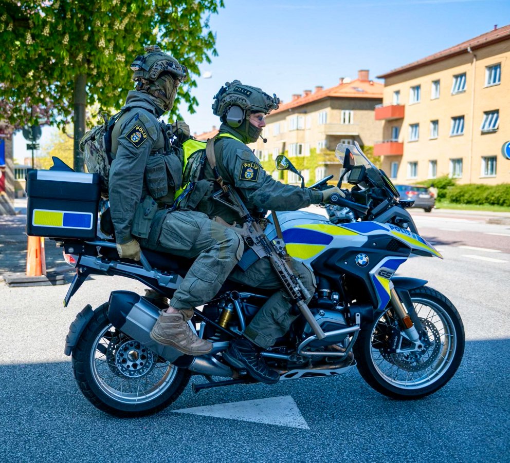 SureFireLLC's tweet image. We are proud to support our first responders all over the world. Check out a couple #SureFire suppressors and Scout Light Pro&apos;s #SpottedInTheWild with friends in Sweden.