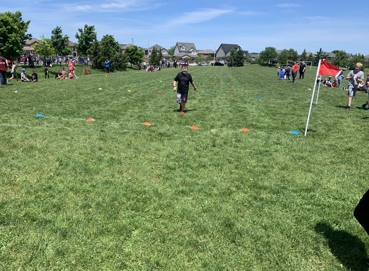 On s’amuse pendant notre journée de piste &amp; pelouse ! We’re having fun at our school’s Track &amp; Field Day. <a href="/ArdaghBluffsPS/">Ardagh Bluffs Public School</a>