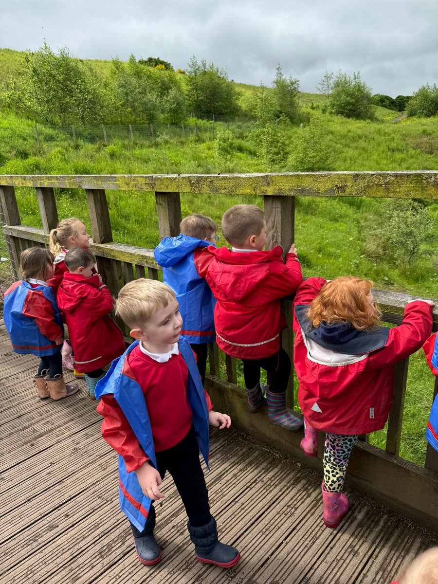 Our nursery ‘Sponsored Toddle’ was a great success today! The children explored the Stane Nature Trail, stopping on route to take in the different sights! #explore #community #thegreatoutdoors 🤩👍🏻🤩