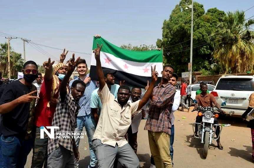 a5medv's tweet photo. السوادني دعم السوري في وقت ثورته، والسوري الآن يدعم السودان في وقت كربته.

إنما المؤمنون أخوة https://t.co/CafKslxCIM