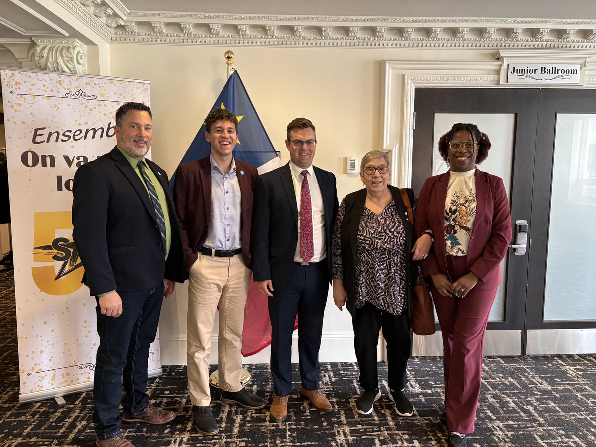 EquipeAcadie's tweet image. Équipe Acadie a également rencontré le député @RobMcKeeMLA . Nous vous remercions pour le temps que vous nous avez accordé.

En photo: 
⭐️Norma Dubé AFANB
⭐️David Couturier FCÉNB
⭐️Mathieu Perron FÉCUM
⭐️Phiautha Eulodie Dantiste RIFNB