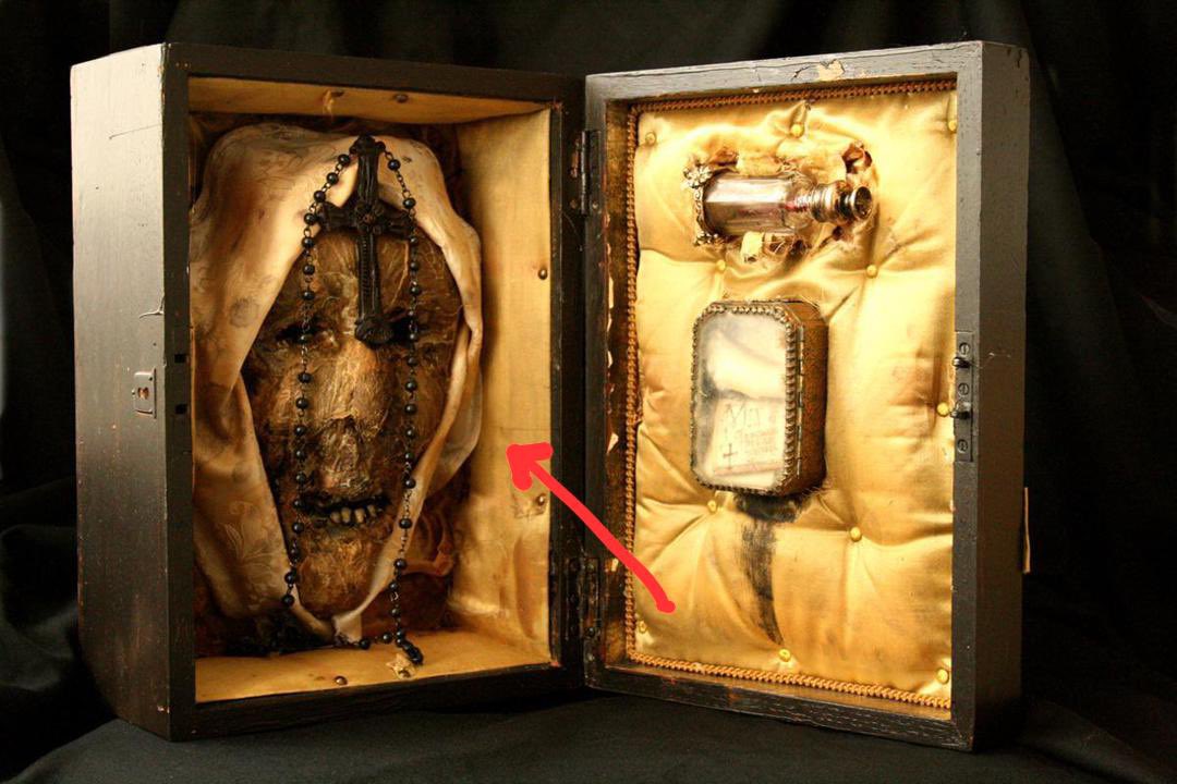 ¿Por qué el Vaticano guarda La Cabeza Endemoniada de una Monja desde Hace 300 Años? te cuento la historia…

Abro Hilo 🧵