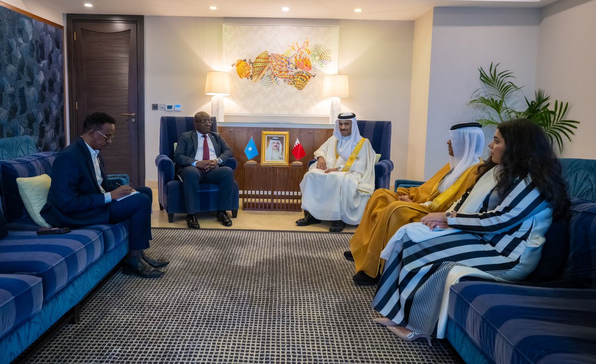 Great meeting with Minister of Information and Culture of Bahrain Dr. Ramzan bin Abdullah Al-Noaimi in Manama! Discussed enhancing media &amp; cultural cooperation between #Somalia &amp; #Bahrain, building on our historical ties. Exciting times ahead for our bilateral relations! 🇸🇴🤝🇧🇭