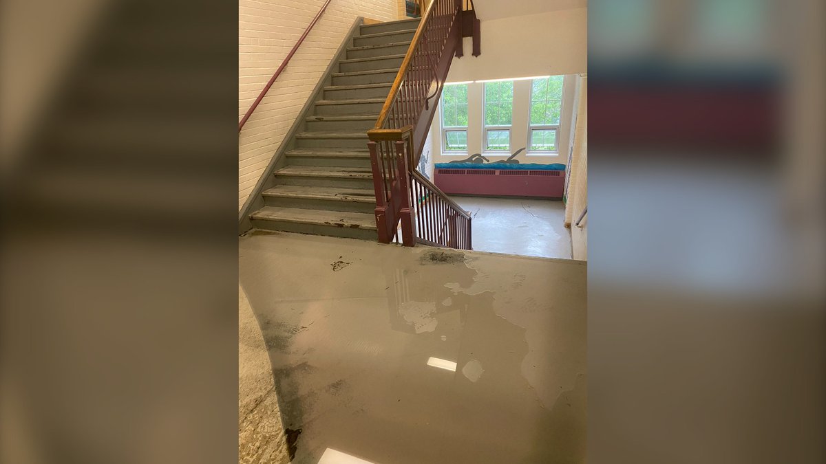 TOP STORY: 'Decades of neglect': Toronto MPP calls out education minister over flooding at west-end school cp24.com/news/decades-o…