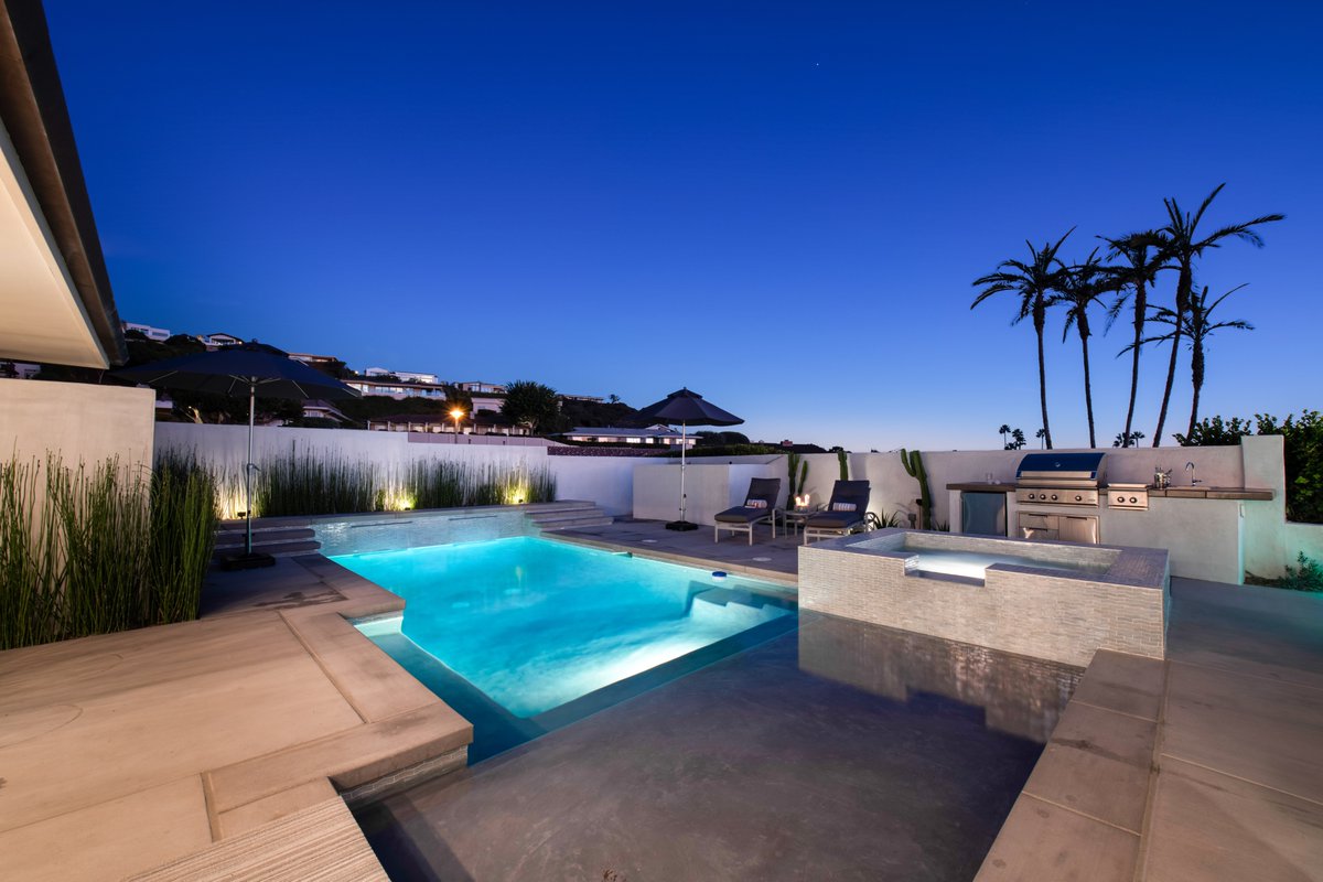 Pool season is officially upon us!

📷: @leighannrowe