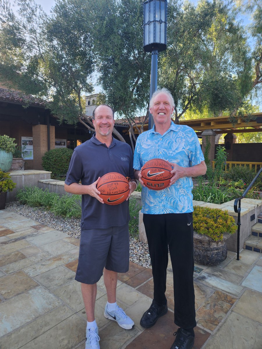 We join the world in mourning the loss of basketball legend Bill Walton. Bill had a huge heart and supported people living with ALS and the fight against ALS. He was on hand to help honor Stephen Kauffman, who is living with ALS, into the NBA Basketball Hall of Fame and supported