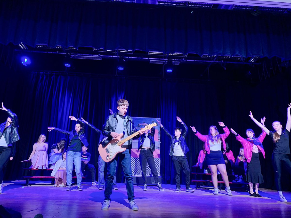 🎤🎸💃It might be half term but there is no stopping the cast of Grease 2024. In and rehearsing today ready for performances on June 13th/14th. Tickets are seeking very quickly so don’t wait….. ticketsource.co.uk/summerhill Thank you to both the students and staff for their dedication