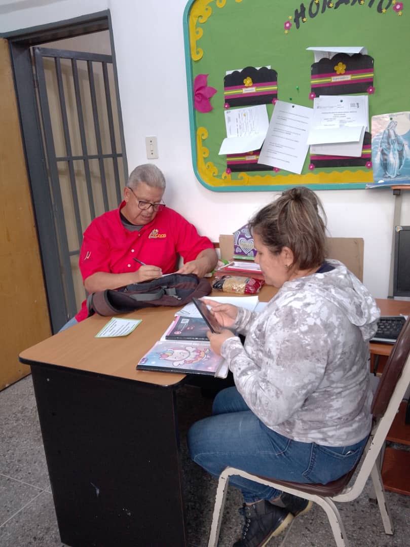 #Mérida ||Las BRIAPES de @Mercaloficial llevaron a Cabo supervisión del comedor del Prescolar Antonio Armando Picón Cardenas,ubicado en el Ceibal pqa Fernández peña del mpio. Campo Elias. Garantizando la atención a las niñas y niños de la patria.
#UnidosDeCorazón