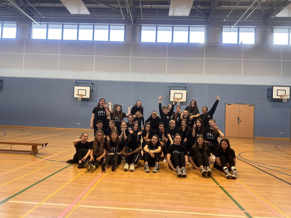 Some happy dancers with their new School of Dance uniform 🤩

1 week till show time!!! 🎤💃🏻🕺🏻