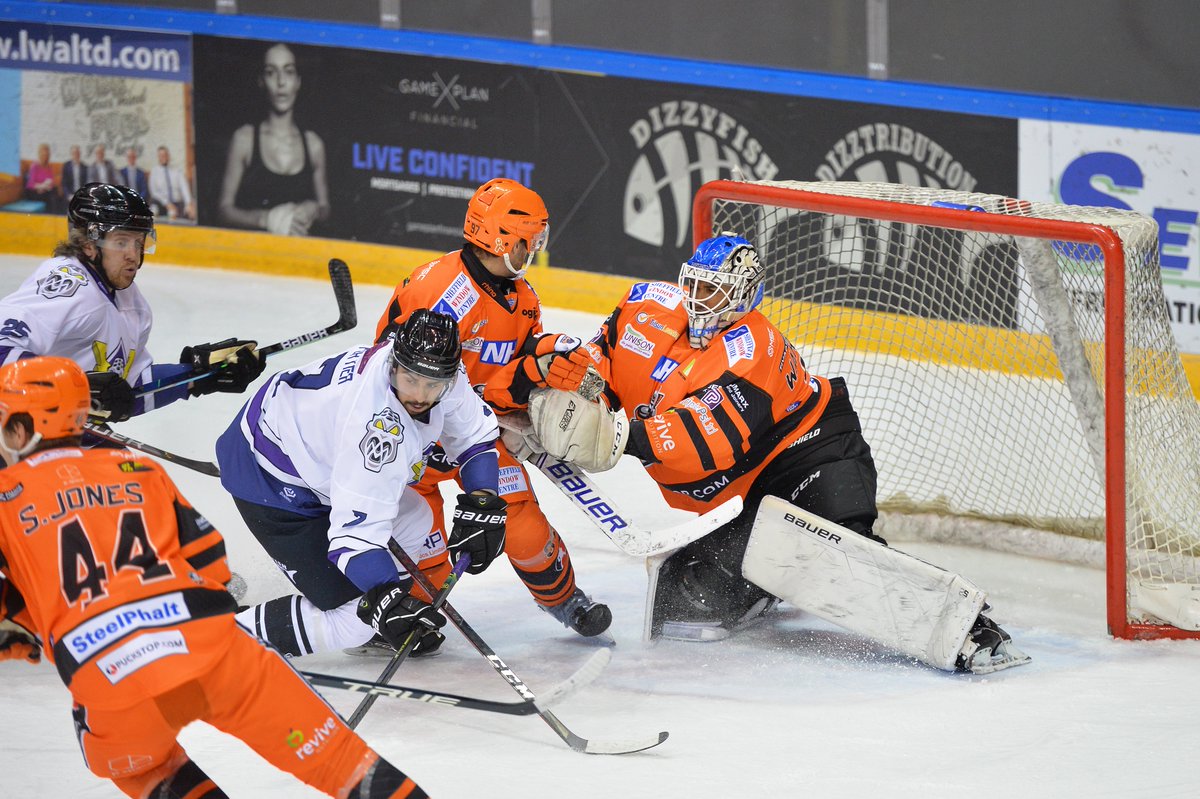 🍊🏒 Curtis Warburton is back in Sheffield after agreeing a new two-way contract with the Steelers and <a href="/SteeldogsIHC/">Puck Stop Sheffield Steeldogs</a> for next season. 

More: sheffieldsteelers.co.uk/curtis-warburt…

#SteelersHockey | #SteeldogsHockey