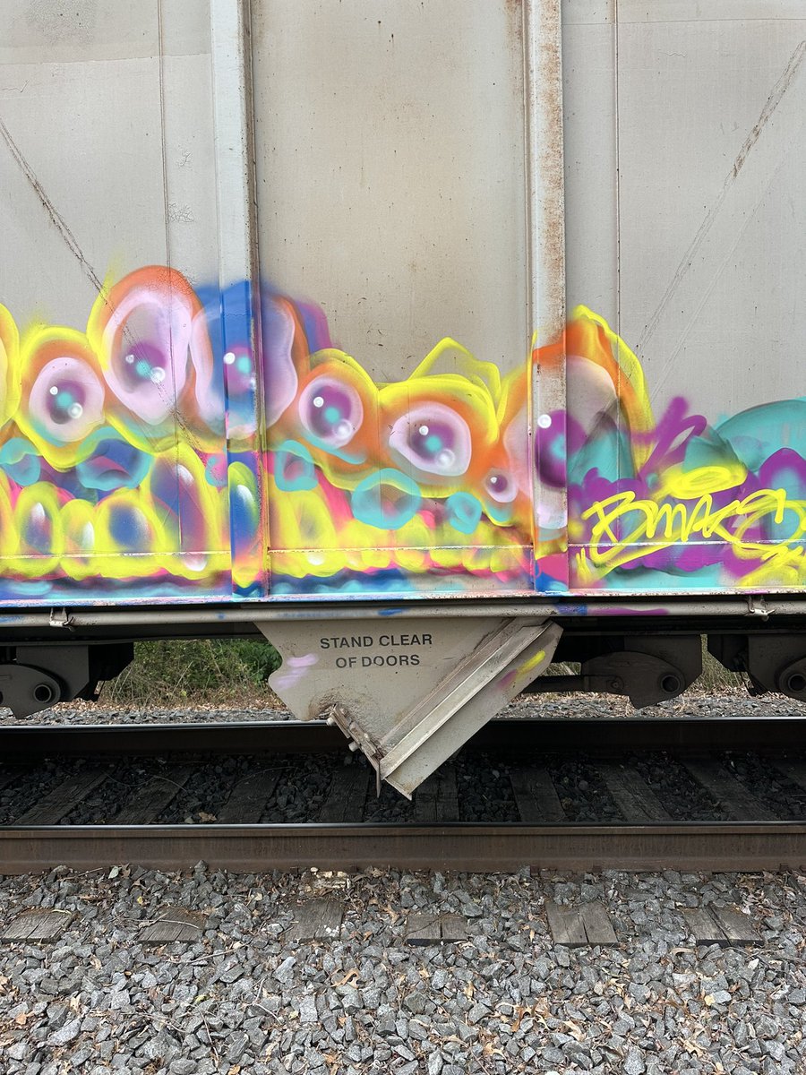 rykeise's tweet image. had to run,
legs cut up,
kinda worth it tho