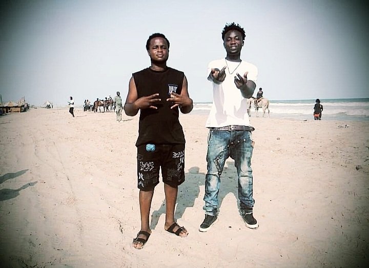 MiLLion__Boi's tweet photo. We don’t snitch 
       we just wanna be Rich https://t.co/wIqdLH6IKV