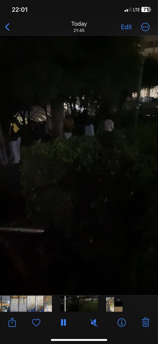 Ohnee23's tweet image. I took the first picture when I was in a queue to vote this was around 13:40.
Last picture, I was leaving Wits (21:39) after voting and what you see there is students still waiting.