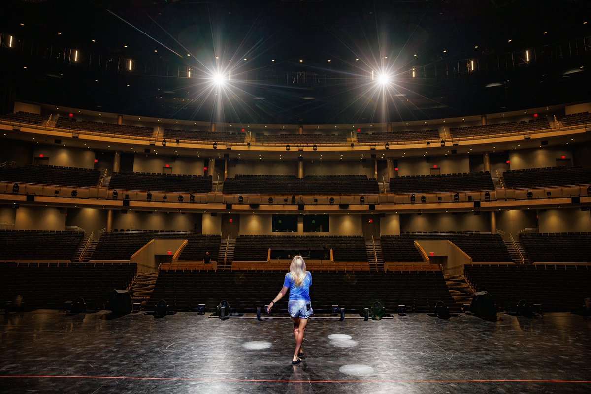 #CUTonight Las Vegas! #REFLECTION 💎 
📸: <a href="/JeffJohnsonFilm/">ᴊᴇғғᴊᴏʜɴsᴏɴɪᴍᴀɢᴇs</a>