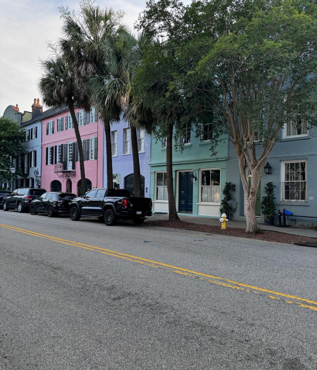 MichaelGiovang1's tweet photo. Short trip to Charleston SC ๐๐ด
Got away for a quick two day vaca to Charleston. Got to see some famous spots like The Battery, Rainbow Row and Angel Oak Tree.
Got She Crab Soup, which is basically like a crab chowder and a Canoli Cake.
#charlestonsc #minivaca #memorialday https://t.co/w40onUy1Lo