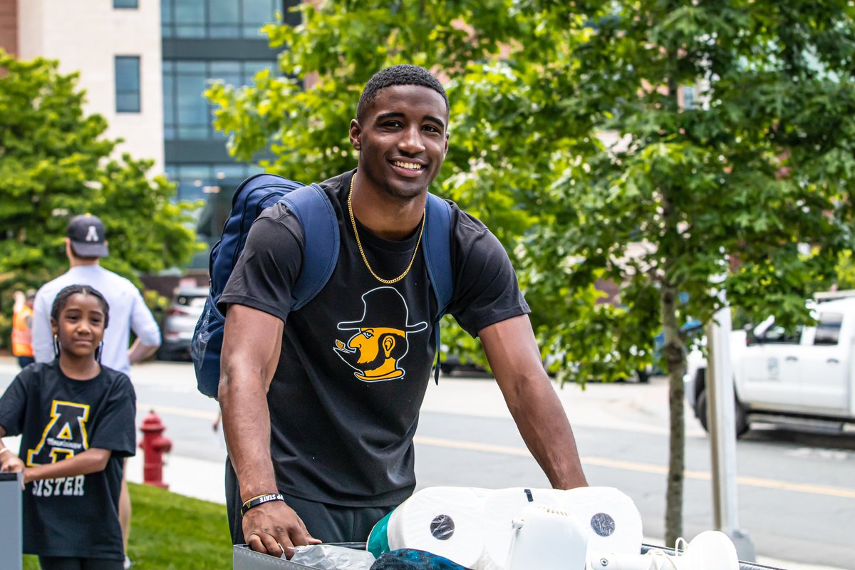 𝑾𝒆𝒍𝒄𝒐𝒎𝒆 𝒕𝒐 𝑩𝒐𝒐𝒏𝒆 ⛰️ 

Our newest freshmen Mountaineers have arrived on campus 👏 👏 

#GoApp