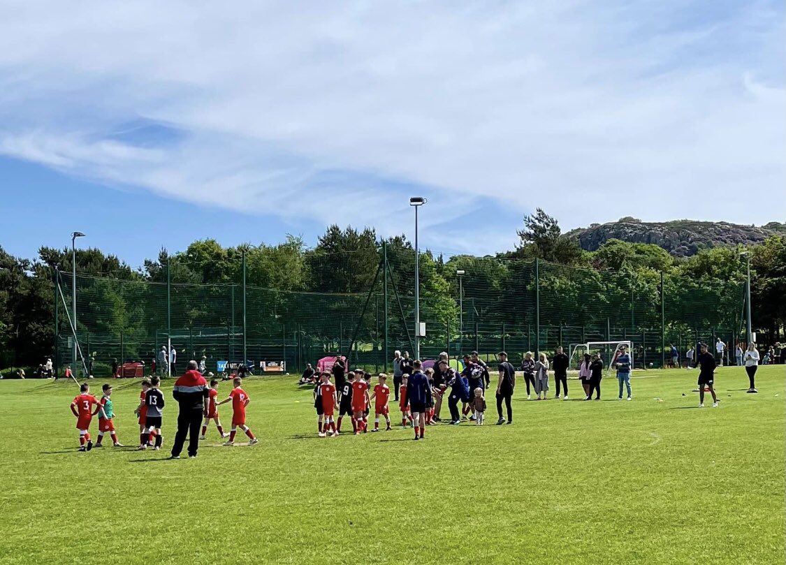⚽️ | 𝐔𝟏𝟎’𝐬 𝐈𝐧 𝐀𝐜𝐭𝐢𝐨𝐧! Our U10’s had a great game on Saturday vs @shelsfc 👊 A brilliant team performance 🖤🤍 Well done to all involved 👏 #HCFC #Respectallfearnone