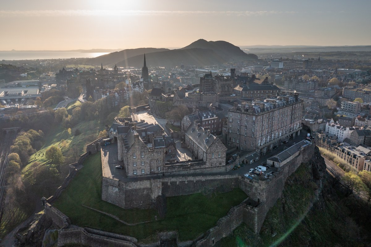 edinburghcastle's tweet image. A2. It&apos;s got to be the Edinburgh views! 🥰
#ScotlandHour