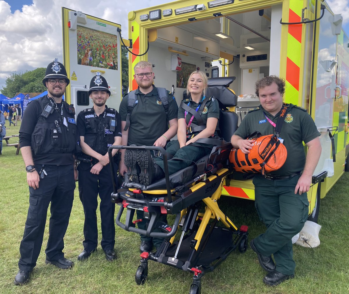 Fantastic first day @SuffolkShow, great public engagement, partner working and unveiling of our newest charity supporter! Who wasn’t camera shy, made new friends and high-fived his way around the crowds!!
🤚
#NHSCharity @EEAST_CFRS @EastEnglandAmb