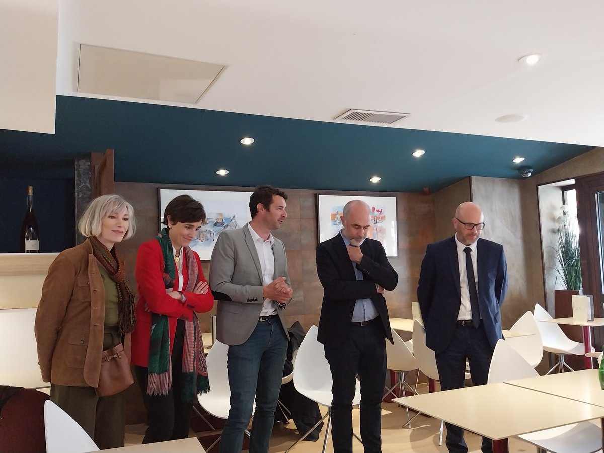 Salle comble ce soir à Bordeaux pour parler d'Europe 🇪🇺 avec <a href="/GillesBoyer/">Gilles Boyer</a>, <a href="/ChristopheBechu/">Christophe Béchu</a>
<a href="/T_Cazenave/">Thomas Cazenave</a>, <a href="/AzizSkalli/">Aziz Skalli</a>, <a href="/LaurentHenart/">Laurent Hénart</a>, <a href="/laurencefarreng/">Laurence Farreng</a>, <a href="/Elisabeth_Borne/">Élisabeth BORNE</a>
Le 9 juin, 1 jour, un tour, une liste ↪️ @BesoindEurope