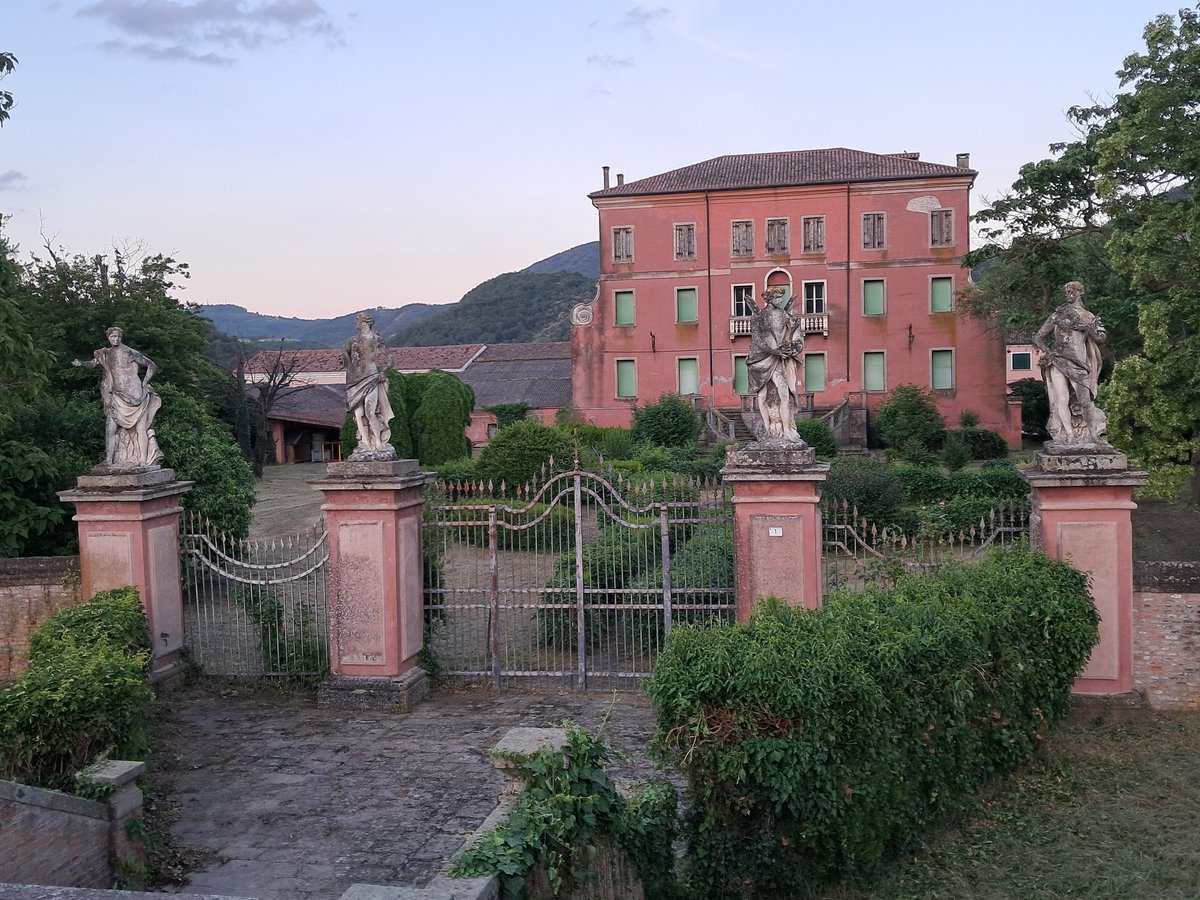 Villa Lando-Correr built in the 18th century by the Venetian patrician Lando family. During the First World War a field hospital was built and for a short time the headquarters of the 2nd Gordon Highlander Battalion was located there.