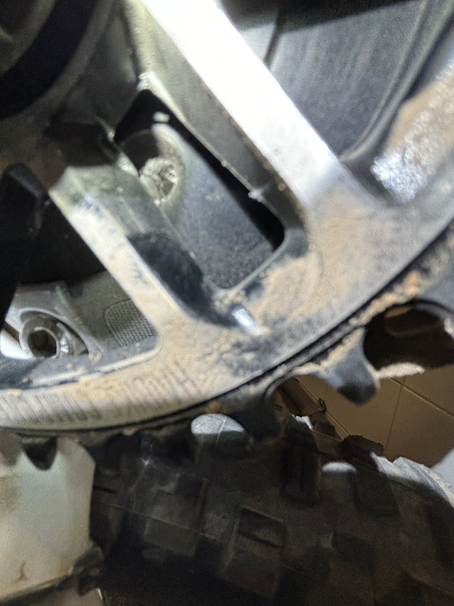 davidcarrim's tweet photo. @ciclos_corredor y su servicio post venta no se hace cargo de la avería de una bicicleta Haibike Allmtn 3 comprada el 09/05/2024.En vez de tramitar la correspondiente garantía me ofrecen un “obsequio”, dos salidas y 86kms…
Continuará…@HaibikeOfficial @MTBerosForo @EBikesExperts https://t.co/jPR8GaDQNS