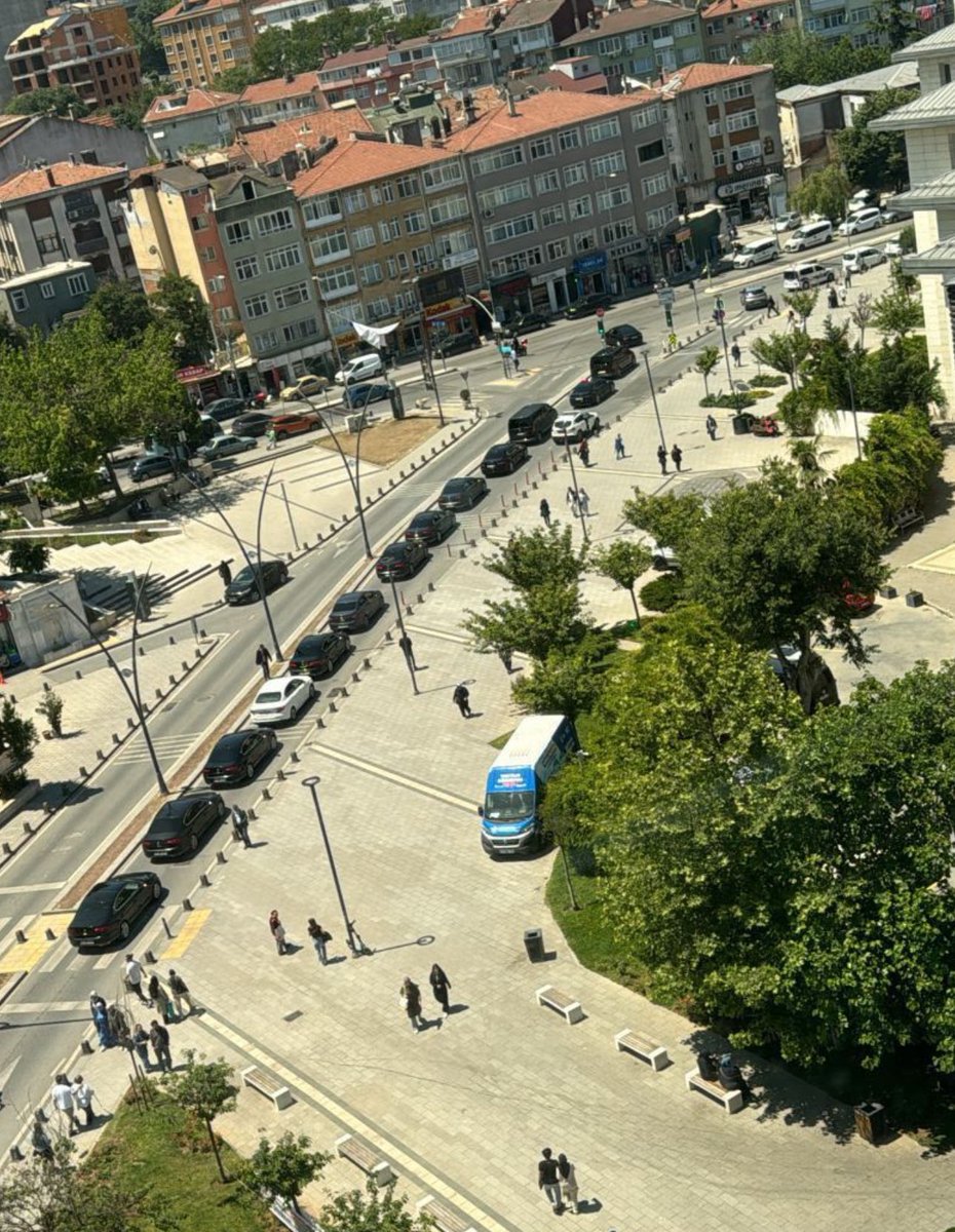 CHP'li Ekrem İmamoğlu konvoyuyla israfı bitirirken görüntülendi.