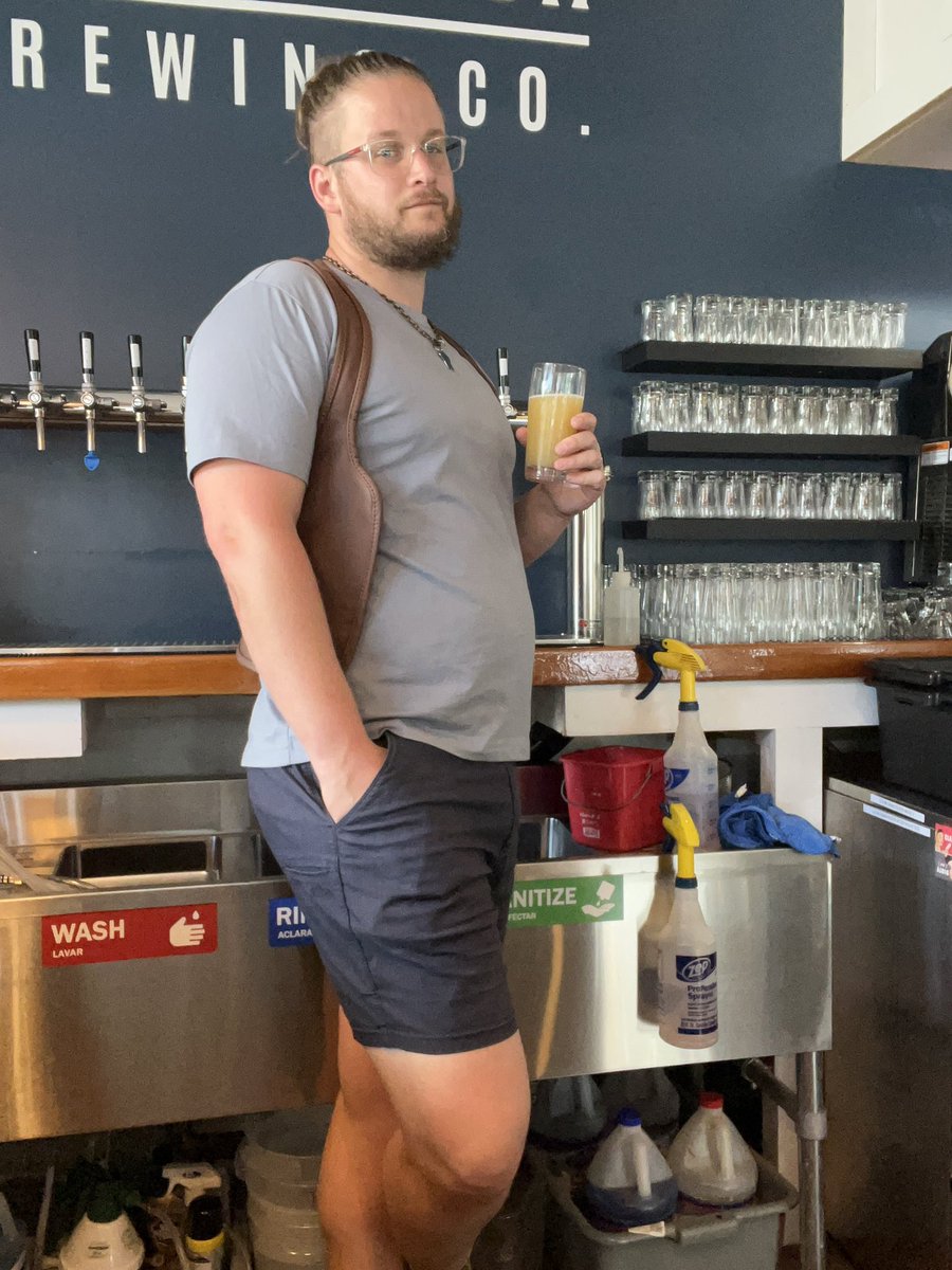 jbpcub's tweet photo. It’s 🐻‍❄️tender o’clock. Come drink beer with me, and maybe I’ll show you the specials on tap😈

Also, dumbass me finally thought to wear my amazing @Fetishdaddygear vest to work 🥰 https://t.co/txpKoN1fEh