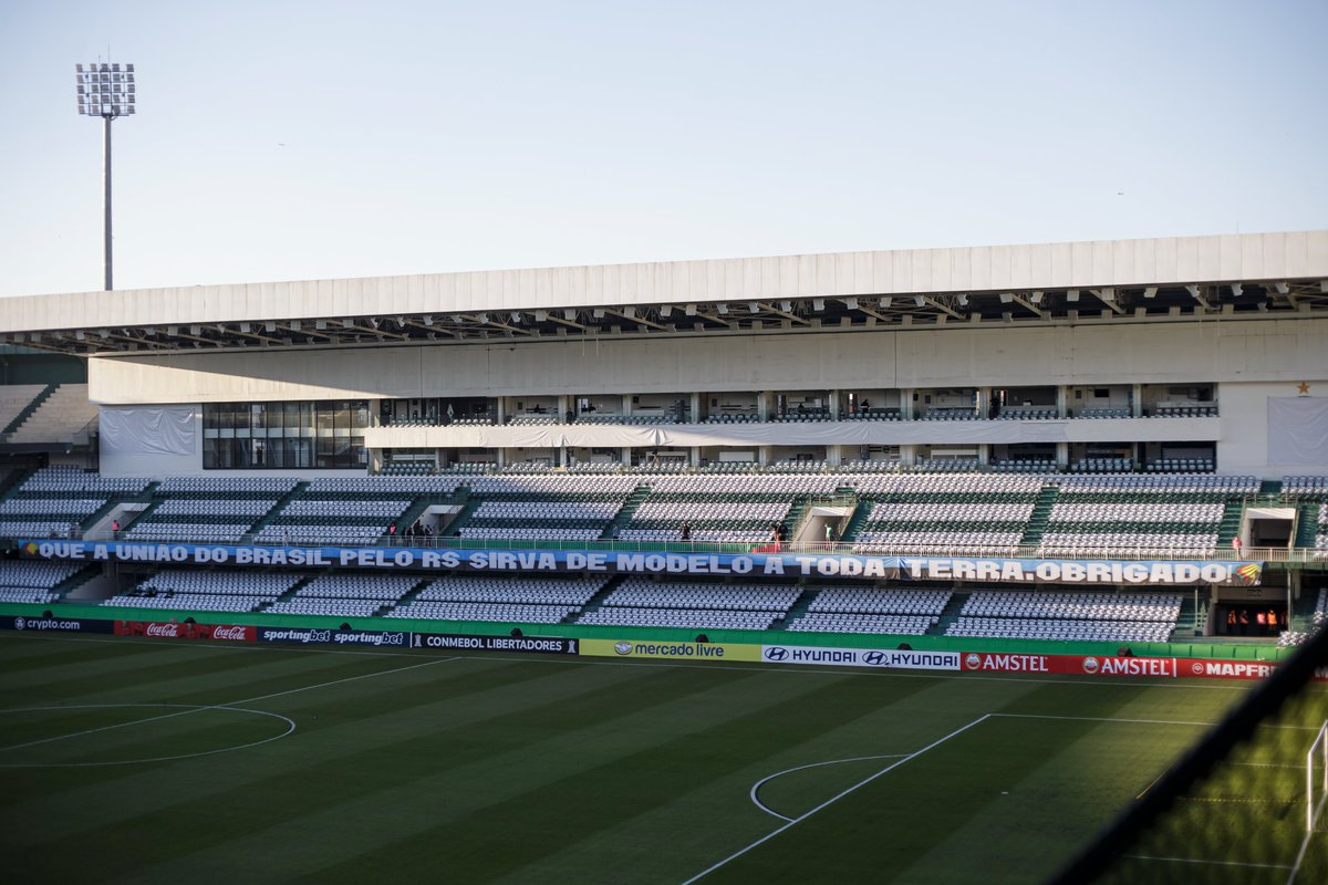 📍 Couto Pereira 🫶❤️ ⚽️ @Gremio 🆚 @ClubStrongest 🏆 CONMEBOL #Libertadores