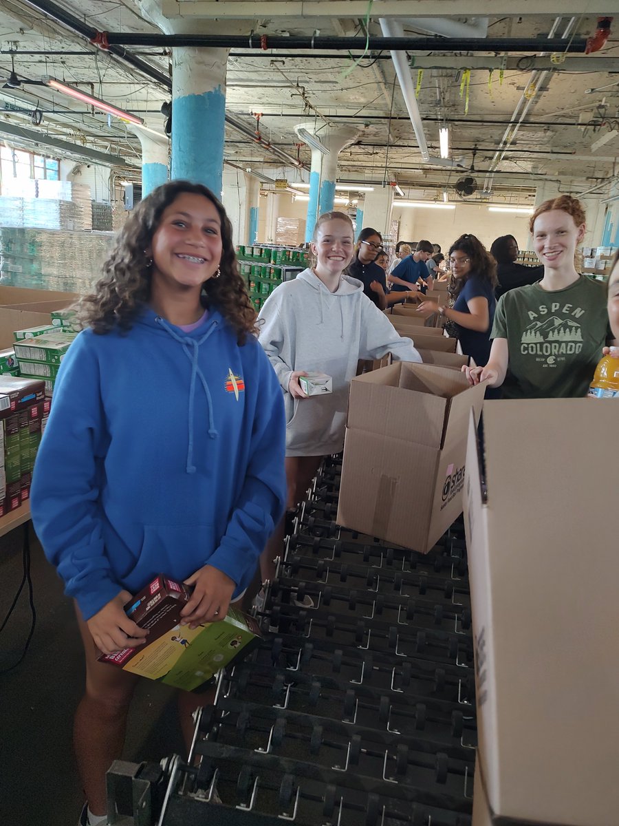 EAMayTerm's tweet photo. "No time is better spent than in service to others." The Now That Chapel is Over group had another successful day of packing boxes at @sharefoodphilly! #EAMayTerm https://t.co/fceSnqI302