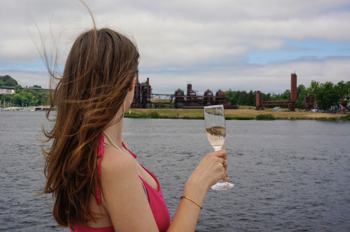 A throwback to this time last year on the yachts with the best view of Gas Works Park that you can get in Seattle. 🙌

#WaterwaysCruises #Gasworkspark #Seattle #SeattleViews #Seattlegasworks #SummerSeattle #Cruise #Lakeunion
