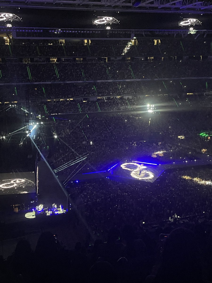 ElenaSanchezz's tweet image. Homenaje de Taylor Swift a @ToniKroos