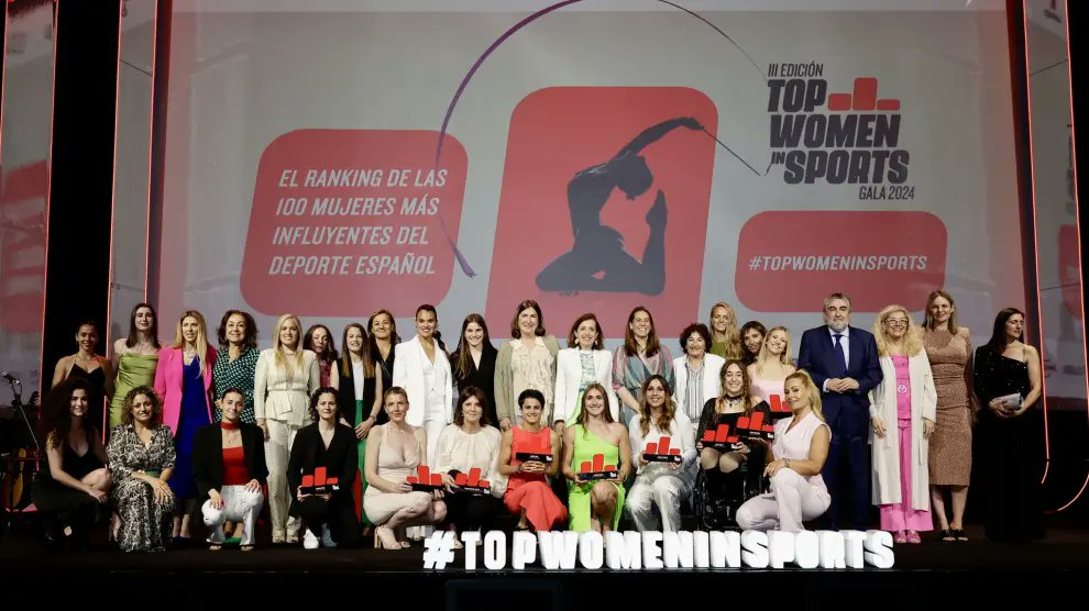 Gracias @womensportsi por el reconocimiento como 'Figura del deporte' y valorar el talento femenino de nuestro país 🔝 Seguiremos defendiendo la igualdad y los valores del deporte 💪 Si hay que apostar, no hay duda: todo al rojo! 🔴😂 @victoria_arnau #topwomeninsports