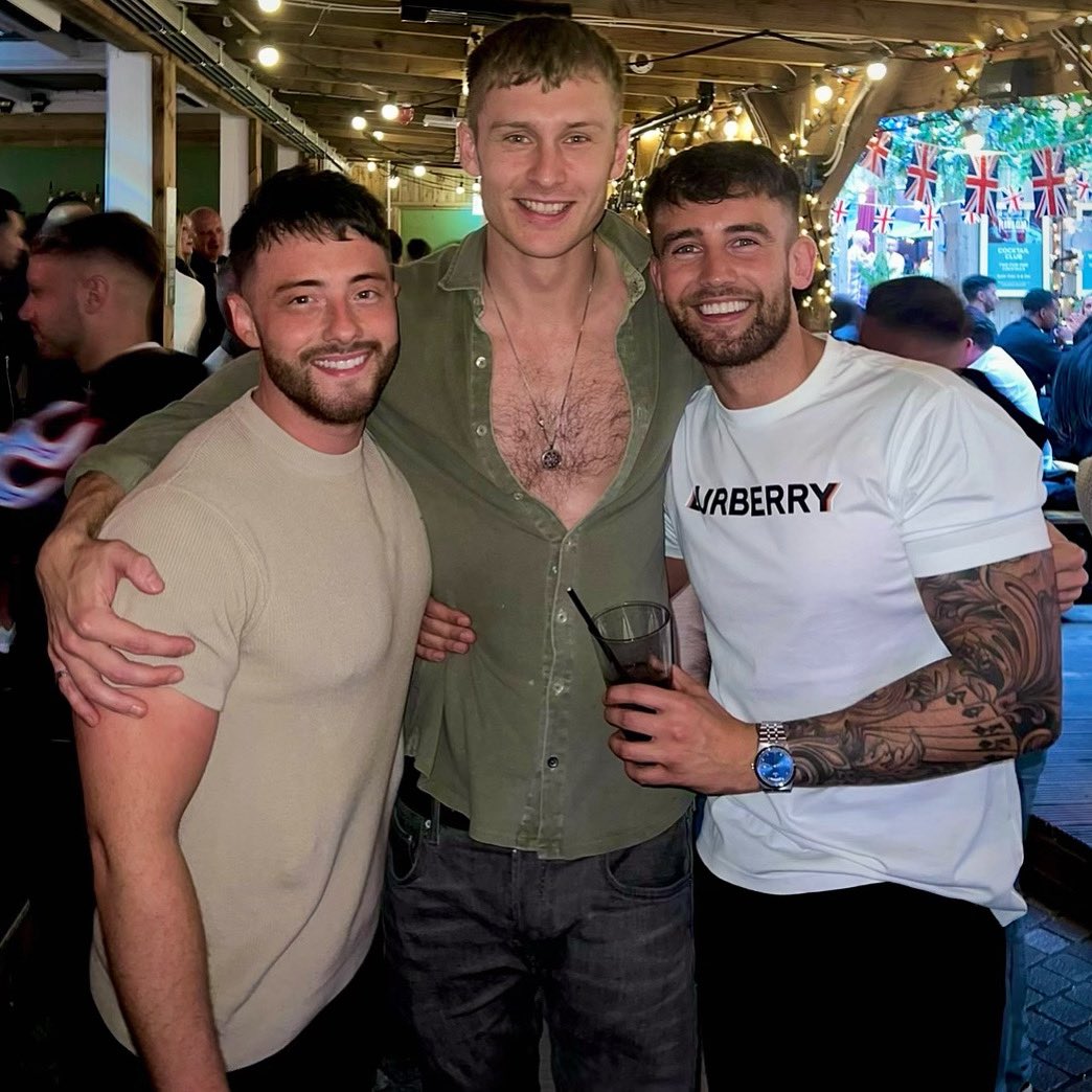 That time we secretly met up, broke our curfew… and had the best night 😜

#lovetriangle #lovetriangleuk
