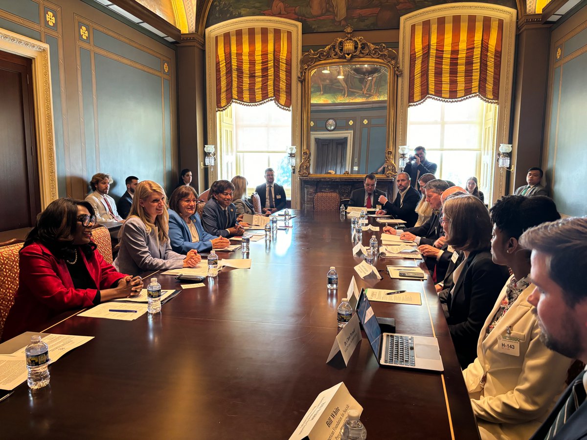 As Vice Chair of the @NewDemCoalition Health Care, Substance Use, and Mental Health Task Force, I joined my colleagues in bringing in experts to discuss solutions to addressing the nation’s mental health crisis. (1/2)