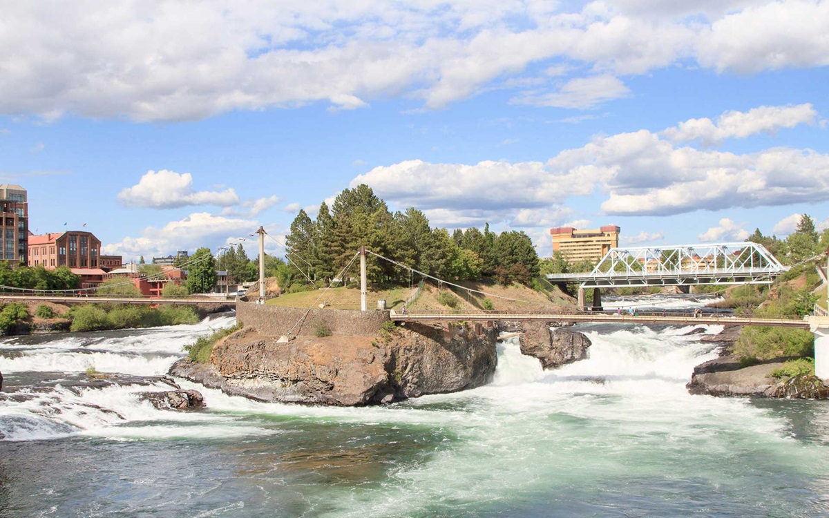 EPA has proposed a plan to reduce the amount of polychlorinated biphenyls, or PCBs, in the Spokane River basin. The plan sets a Total Maximum Daily Load for PCBs to protect people's health and aquatic life. ➡️ Learn more and comment on the plan at: epa.gov/tmdl/spokane-r…