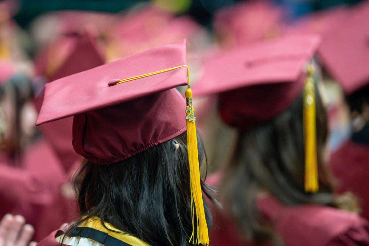 The class of 2024 earned many districtwide academic achievements:

🎓402 students w/ AP or Academic Merit endorsed diplomas,

🎓370 students graduating w/ Seal of Biliteracy diplomas,

🎓70 graduates earning IB, &amp; more!

Visit PSD's website to read more.⤵
bit.ly/class-2024-sch…