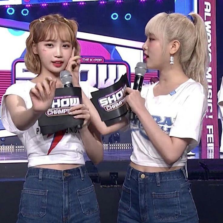 hourly izone tweet media