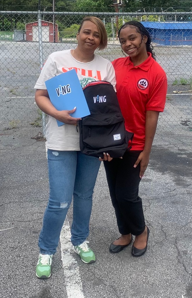 Shaniya was able to surprise Tanisha last week with a $1,000 check from the VING project. Incredible job Shaniya using your voice for good and making a difference!💸 ❣️